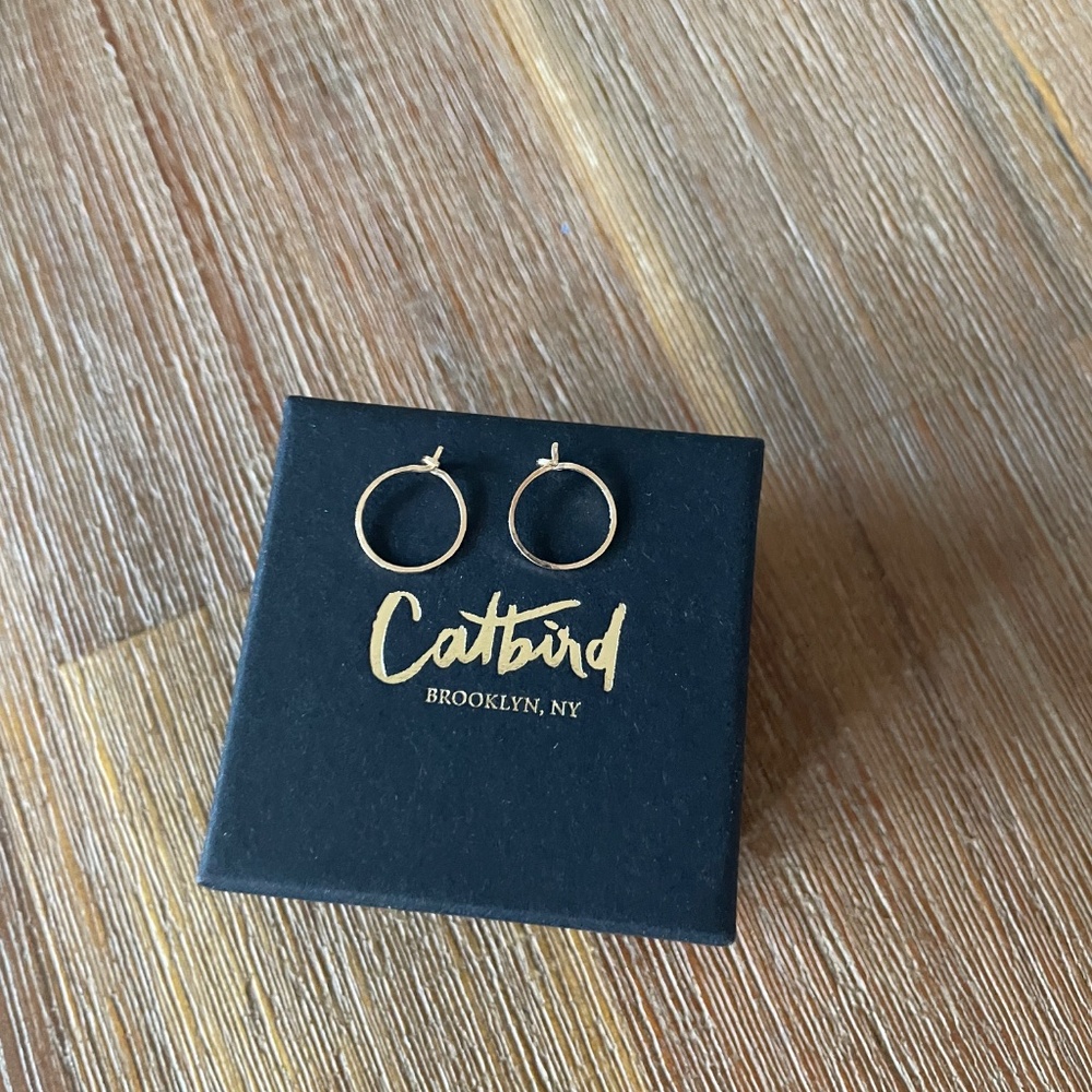 Catbird small hammered dream hoops - Picture 8 of 10